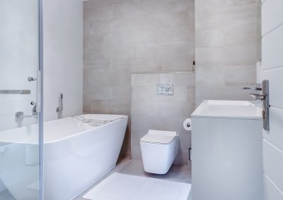 modern minimalist bathroom